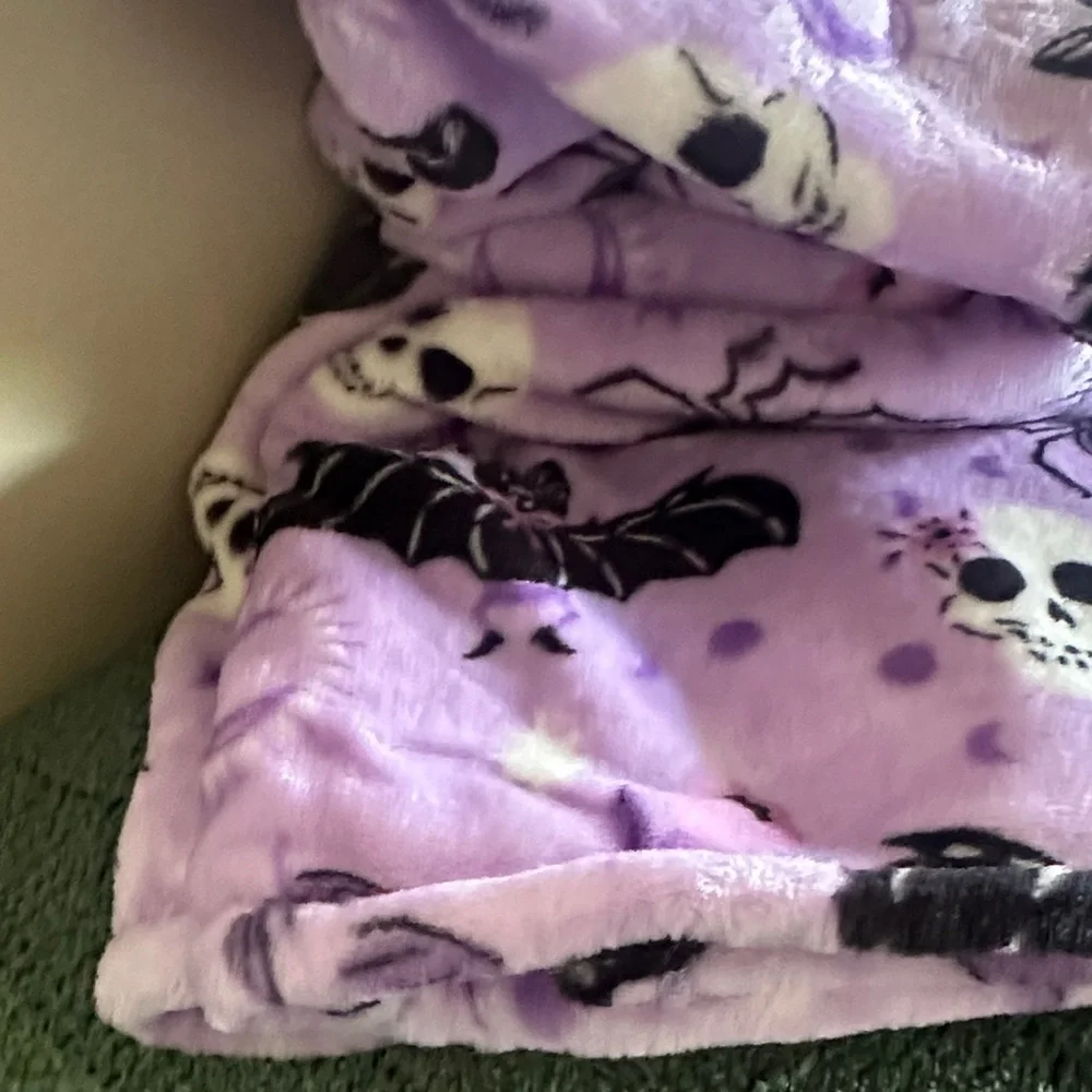 Envogue Halloween Throw Purple Snake 🐍 Serpent Bat 🦇 Spider 🕷️ Moon 🌙 NEW!